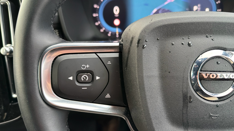 Volvo XC40 2.0 B4P Plus Dark 5dr Auto Petrol Estate